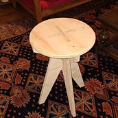 Taburete . Un progetto di Design e creazione di mobili, Artigianato, Falegnameria , DIY e Interior design di Fernando R-E. P. - 23.06.2025