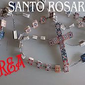 Crea tu Propio Rosario Decorativo: ¡Un Toque de Fe y Belleza para tu Hogar!. Un proyecto de Artesanía, DIY, Bellas Artes y Diseño de producto de Gliiter Moda - 25.06.2025