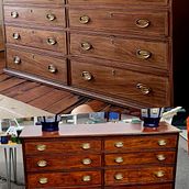 Bank of drawers. Un proyecto de DIY, Diseño, creación de muebles					, Restauración, upc, cling de muebles, Upc, cling y Carpintería de oliver_matthews - 27.06.2025