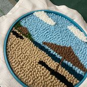 Bordados Propios. Un progetto di Ricamo, Interior Design, Punch needle e Textile Design di nicoleedithgomez - 09.07.2025