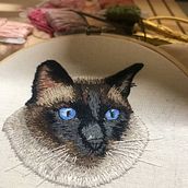 Meu 1 pet bordado . Embroider, Naturalistic Illustration, and Textile Design project by Flávia - 07.20.2025