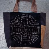 Bolso upcyling con bordado sashiko. DIY, Embroider, Fiber Arts, Textile Design, Upc, and cling project by Astro Nave - 07.20.2025