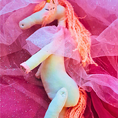 Unicornio de Peluche. Arts, Crafts, Character Design, Patternmaking, Dressmaking, Sewing, To, and Design project by Lucrecia González - 07.23.2025