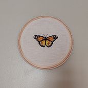 My little butterfly 🦋. Een project van Borduurwerk, Traditionele illustratie y Textielontwerp van fraga_andreia - 30.07.2025