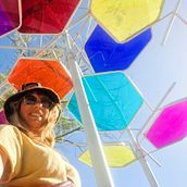 Selfies con diferentes objetos y lugares. Photograph, Mobile Photograph, Lifest, le Photograph, Instagram Photograph, Instagram, Marketing, Mobile Marketing, Advertising, and Social Media project by Daniela Cejas - 07.31.2025