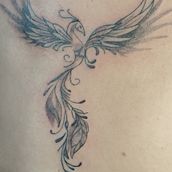 La gracia del fenix. Tattoo Design project by Moisés Salas Hernandez - 08.03.2025