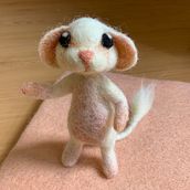 Ratoncito Needle Felting. Arts, Crafts, To, Design, Needle Felting, and Textile Design project by carolans - 08.06.2025