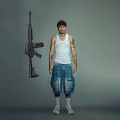 Redemption. Un progetto di Fotografia, Illuminazione fotografica, Fotografia in studio, Fotografia digitale, Fotografia all'aperto, Composizione fotografica, Fotografia lifestyle, Teoria del colore e Autoritratto fotografico di Warner Castillo - 08.08.2025
