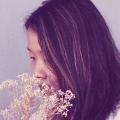 Self-Portraits. Instagram Photograph, Photograph, and Self-Portrait Photograph project by Van Thi Diep - 08.14.2025