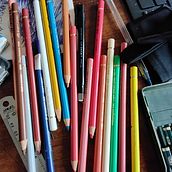 Retratos generacion  familiar. Een project van  Beeldende kunst, Tekening met potlood, Traditionele illustratie,  Tekening,  Portrettekening,  Artistieke tekening y Tekenen met kleurpotloden van Ximena Saavedra - 23.08.2025