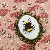 Iniciando en el needle painting @solensirius.bordados. Embroider, Jewelr, Design, and Textile Design project by sofiablancolescano - 08.26.2025