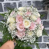 Buquê de Rosas. Decoration, DIY, Floral, Plant Design, Interior Design, L, and scape Architecture project by amandasbcontact - 08.28.2025