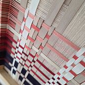 Pieza decorativa con hilos. Arts, Crafts, Fiber Arts, Furniture Design, Making, Interior Decoration, Textile Design, and Weaving project by lalisanmiguel - 08.29.2025