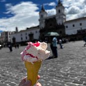 La dulzura del centro histórico de Quito. Photographic Composition, Photograph, and Digital Photograph project by verocampos82 - 09.16.2025