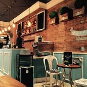 Cafe Etnico inspirado en viajeros, amantes del buen café Ein Projekt aus dem Bereich Br, ing und Identität, Grafikdesign, Social Media Design und Webdesign von mechiiver - 16.09.2025