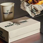 The Palm tree / Burger House. Un projet de Br et ing et identité de ESCARABAT / estudio creativo - 22.09.2025