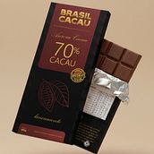 Chocolate Premium Cacau Brasil - 70% Cacau. Br, ing e Identidade, Consultoria criativa, Packaging, Publicidade, Ilustração digital, Design gráfico, Design, Fotografia, Design de produtos, e Tipografia projeto de Ana Patricia Rodrigues Brito - 23.09.2025