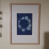 Couronne florale en cyanotype. Un proyecto de Bellas Artes, Fotografía Lifest, le y Artesanía de FLORENCE BOYER - 09.10.2025