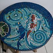 MOSAICO DE ESTANQUE CON PEZ KOI Ein Projekt aus dem Bereich H, werk, Keramik, Dekoration von Innenräumen, Möbeldesign und - bau und DIY von Carmen Higuera Cano - 11.10.2025