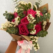 Arreglo foral . Dekorasi, Desain Interior, DIY, Arsitektur Lanskap, Desain Bunga, Dan Tanaman proyek oleh Yelaine Canario - 10.14.2025