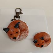 portachiavi con ciondolo in fimo. Un progetto di Design di accessori, Artigianato, Ceramica e Design di gioielli di Giorgia Cegna - 19.10.2025