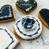 Valentine's Day Cookies. Baking, Edible Art & Icing project by Veronica Vincenti - 10.20.2025