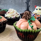 Cupcakes de halloween . Penataan Makanan, Memanggang, Cupcakes, Seni, ang Dapat Dimakan, Dan Buttercream proyek oleh lisaturista - 10.31.2025