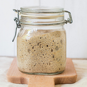 Pan de masa madre sin gluten estilo alemán. Un proyecto de Repostería de Ximena de la Serna - 03.11.2025