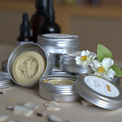 Bálsamo sólido "Piel de sol". Arts, Crafts, DIY, Edible Art, and Education project by Ximena de la Serna - 11.05.2025