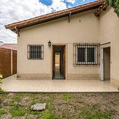 Casa de mi abuela Vilma. Een project van Interactief ontwerp, Fotografie, Commerciële fotografie,  Architectuurfotografie,  Interieur e Interieurfotografie van Nicolás Agustín Brignoli - 13.11.2025