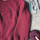 My first crocheted top-down sweater. Design de acessórios, Crochê, DIY, Design de moda, e Tecido projeto de Kathleen Scovill - 19.11.2025