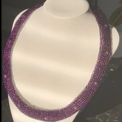 Purple ISK necklace Ein Projekt aus dem Bereich Crochet, DIY, Modedesign, Weben, Textildesign, H und werk von Theresa Harvey - 24.11.2025