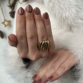 Elegant Almond Nails – Russian Manicure. Een project van  Ontwerp, Traditionele illustratie, Schilderij y Patroonontwerp van marijasavicevic01 - 13.12.2025