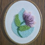 Flor.. Embroider, Punch Needle, and Textile Design project by Amilcar Vicente Blanco Vargas - 12.18.2025