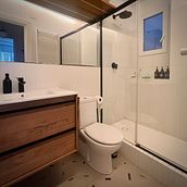 Baño SM Ein Projekt aus dem Bereich Innendesign, Dekoration von Innenräumen, Innenarchitektur, Architektur, Raumgestaltung, Innenarchitektur und Beleuchtungsdesign von Andrea Stinga - 14.01.2026