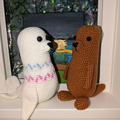 foca y nutria  Ein Projekt aus dem Bereich Amigurumi, H, werk, Crochet, DIY, Weben, Textildesign und Spielzeugdesign von Allison Galindo - 14.01.2026
