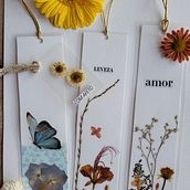 Quadros, marca páginas e afeto: meu projeto. Artesanato, Artes plásticas, Colagem, DIY, e Design floral e vegetal projeto de Glória Marcela Alexandre da Silva - 23.01.2026