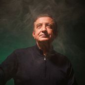 Probando mi confianza dirigiendo en un espacio público. Un projet de Photographie, Photographie de studio, Photographie de mode , et Photographie de portrait de selficorp - 02.02.2026