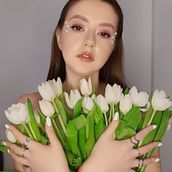 Perlas y tulipanes . % Ivascu Madalina tarafından hazırlanan Sanat Yönetmenliği, Moda Tasarımı, Moda Fotoğrafçılığı, Film, Video ve TV, Ve Portre Fotoğrafçılığı projesi - 03.04.2026