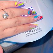 Brisa Marina: Colección de Nail Art a Mano Alzada para el Verano. Decorative Painting, Design, Traditional illustration, Painting, and Pattern Design project by Lisanyela Beidith Paez Flores - 03.06.2026