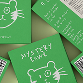 sticker box. Un proyecto de Diseño, Diseño de producto y Packaging de Andrea Requena - 10.03.2026
