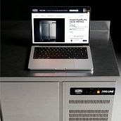 Portafolio creativo con identidad propia | Nunnezinha. Un proyecto de Br, ing e Identidad, Creatividad, Dirección de arte, Diseño y Gestión del Portafolio de Valeria Nuñez - 30.03.2026