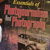 Translation and Logo Design Job offet Ein Projekt aus dem Bereich Grafikdesign, Logodesign, Design, Verlagsdesign, T, pografie, Design von 3-D-Figuren, Br, ing und Identität und Animation von Todd Ven Etten - 03.04.2026
