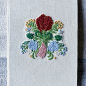 Backstitch embroidery technique. Embroider, and Textile Design project by Paula M. Lira Eyzaguirre - 04.10.2026