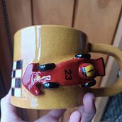 Tazón Formula 1. Un projet de Artisanat, Décoration, Céramique , et DIY de Adriana Soto - 15.04.2026