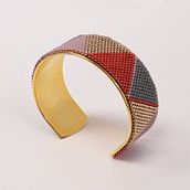 Pulseira losango rosa - fandango. Un progetto di Design di accessori, Artigianato, Fiber Art e Design di gioielli di Bárbara Camarinha - 20.04.2026