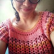 Blusas a crochet con técnicas coloridas. Un proyecto de Diseño de moda, Tejido, DIY, Crochet y Diseño textil de Claudia Pérez - 29.04.2026