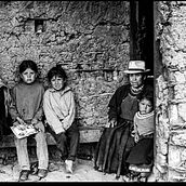 Los que se quedan. Un progetto di Fotografia di Iñigo Azkona Bikandi - 29.04.2026