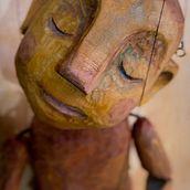 Glimmer - Wooden Marionette . Artesanato, e Marcenaria projeto de Imile Wepener - 30.04.2026