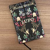 Naturalistic Pattern for Book Cover "Lupo" Ein Projekt aus dem Bereich Botanische Illustration, Zeichnung, Traditionelle Illustration, Musterdesign und Bleistiftzeichnung von vivicoccia87 - 05.05.2026
